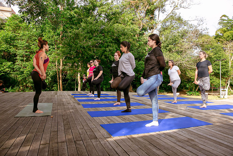 Yoga no lançamento do D/Spot - Fitwel: entenda o que é e como pode te ajudar na escolha de um empreendimento.