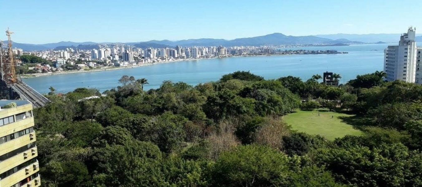 Vista para o Parque da Luz, Florianópolis e o mar
